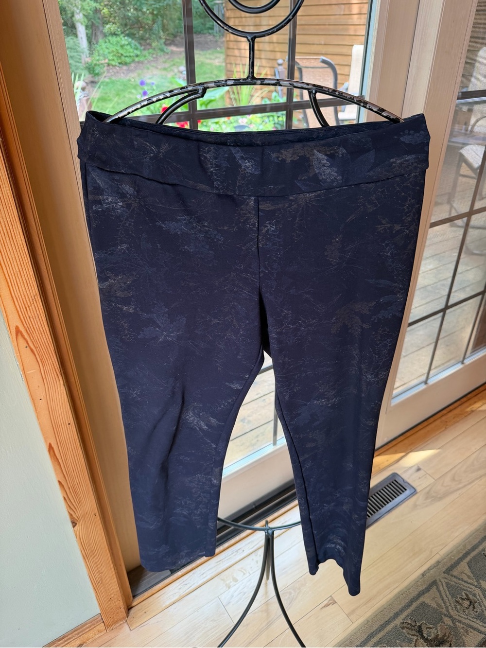 Soft Surroundings “Twilight Floral” Navy Printed Pull-On Ponte Sz. L Pants